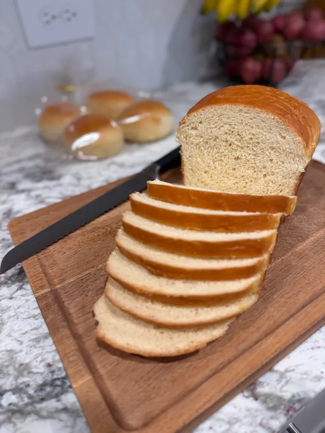 Sliced sandwich loaf with dinner rolls